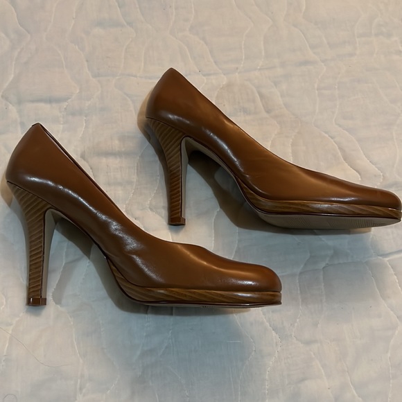 Women’s Size 11 Brown Pump Shoe - Picture 5 of 8
